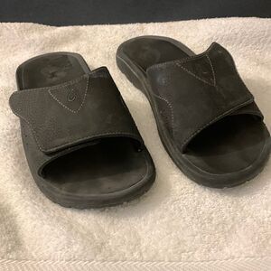 Olukia, sandals “NALU SLIDE”, size 9,  Velcro adjustable fronts, great condition